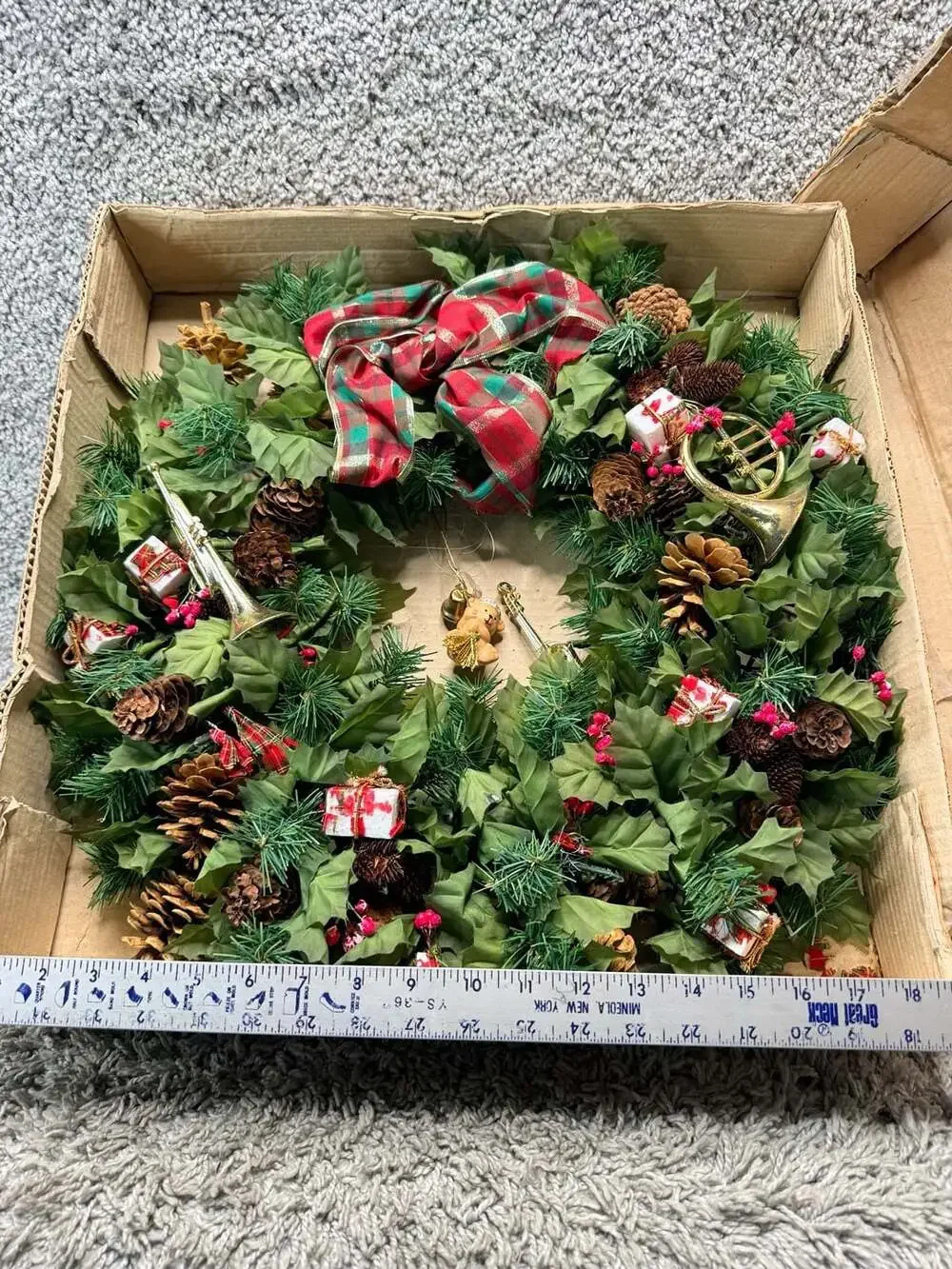 Vintage Christmas Around The World Symphony Plaid Wreath 18 Inch